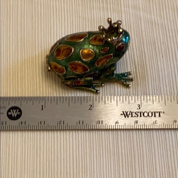 Frog prince trinket box with magnetic closure - Picture 2 of 4